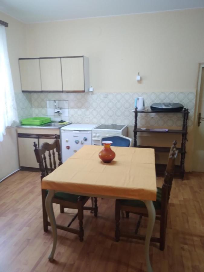 Hostel Bata Apartman Kanjiža Exteriör bild